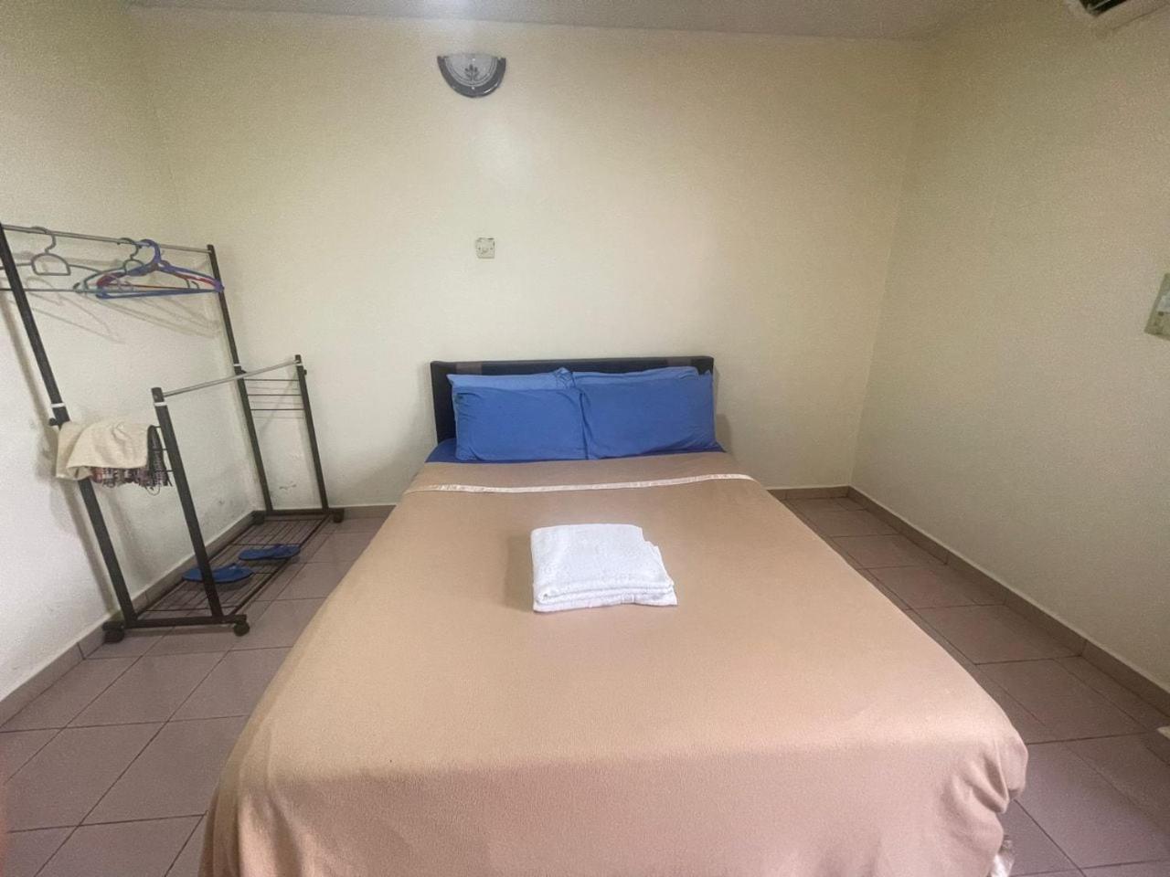 Oyo 90914 Hotel Mei Wah Kampong Selanchor Esterno foto